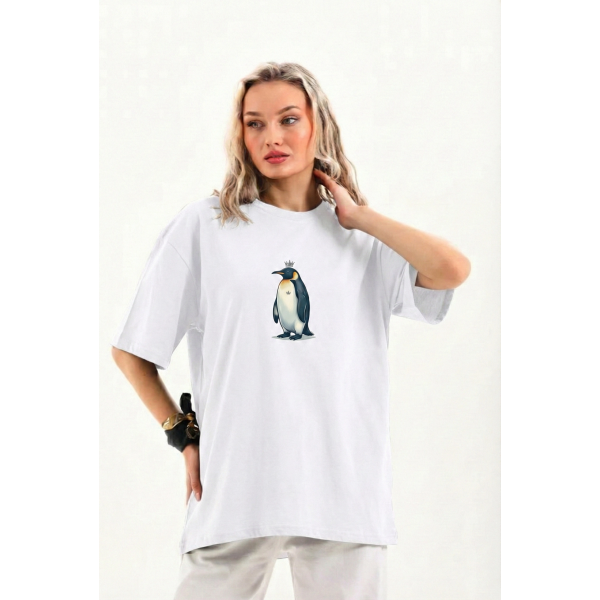 Kadın Oversize Tişört - Sırt Baskılı "Survivor Penguin" Temalı Felsefi Yazılı - Beyaz
