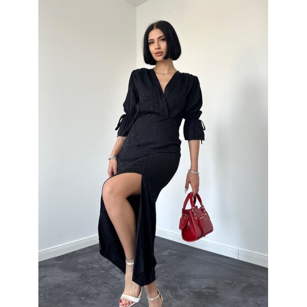 Siyah Yırtmaçlı Jakar Elbise