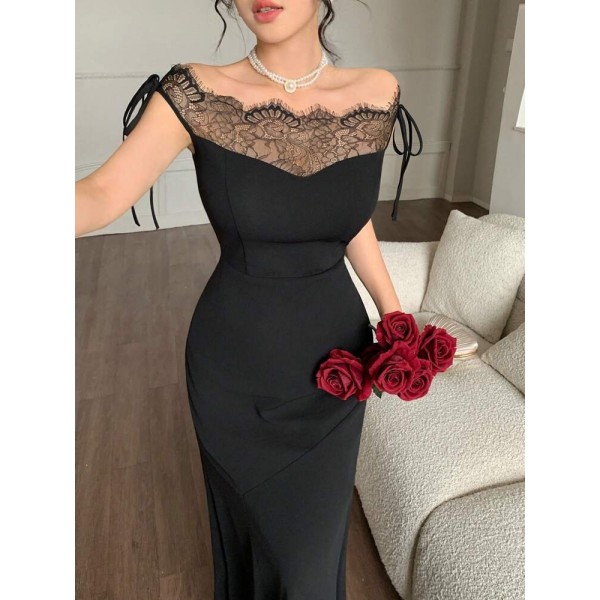 Kadın Göğüs Ve Yakası Dantel Detaylı Kayık Yaka Görünümlü Uzun Ithal Krep Elbise