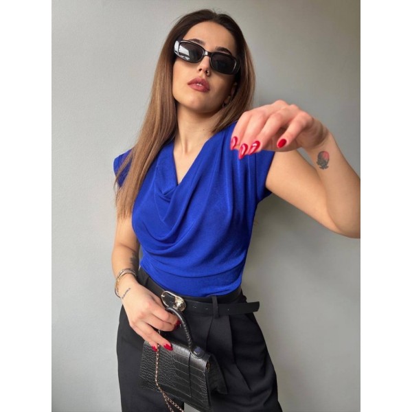 Kadın V Yaka Vatka Detay Kolsuz Dökümlü Bluz