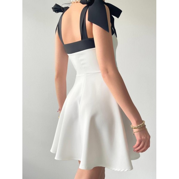 Cloche Omuzu Fiyonklu Elbise