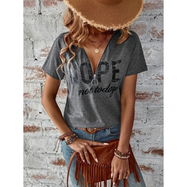 Kadın Kısa Kollu önden Fermuarlı Yazı Baskılı Viskon Bluz