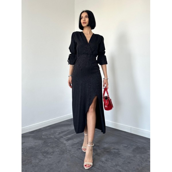 Siyah Yırtmaçlı Jakar Elbise