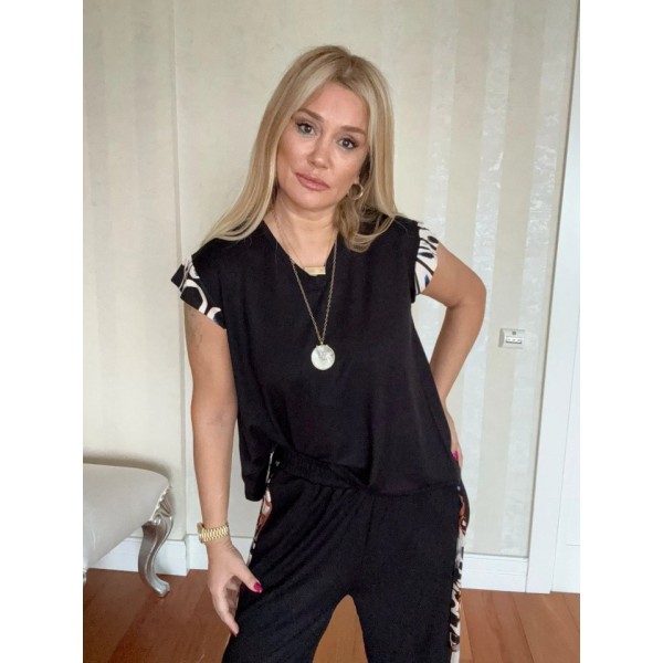 Kadın Yarasa Kol Dijital Baskı Detay Bluz Ve Yanı şerit Detay Kristal Kumaş Pantolon Ikili Takım