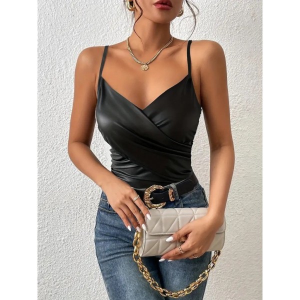 Kadın Ip Askılı Geniş V Yakalı Deri Bluz