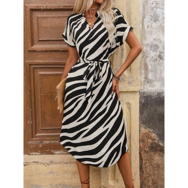 Kadın Kısa Kollu V Hakim Yakalı Zebra Desenli Midi Süprem Elbise