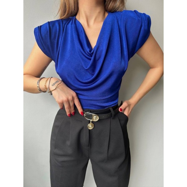 Kadın V Yaka Vatka Detay Kolsuz Dökümlü Bluz