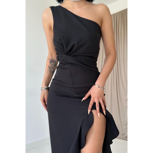 Siyah Yırtmaçlı Volanlı Elbise