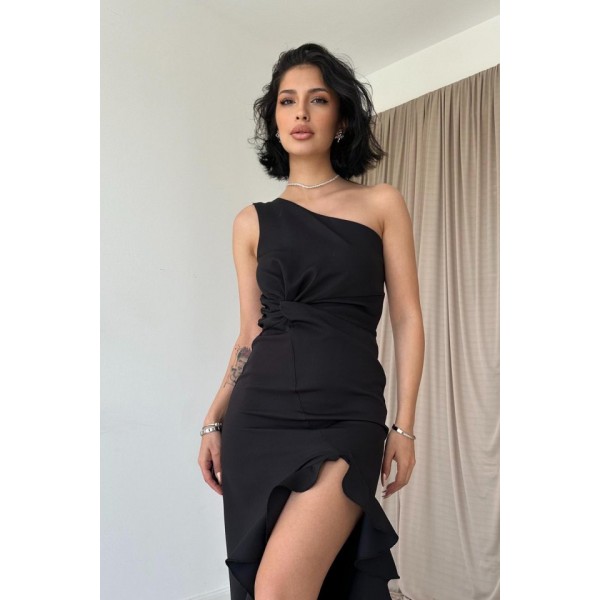 Siyah Yırtmaçlı Volanlı Elbise