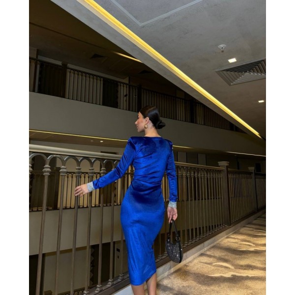 Kadın Bisiklet Yaka Vatkalı Manşet Detay Kadife Kumaş Midi Boy Elbise