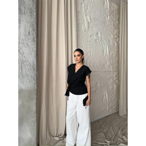 YANDAN BAĞLAMA DETAYLI KOLSUZ BLUZ - Siyah