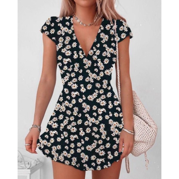 Kadın Kısa Kollu Kruvaze Yaka Papatya Baskılı Krep Elbise