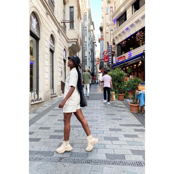 Bej Ceket Ve Şort Takım