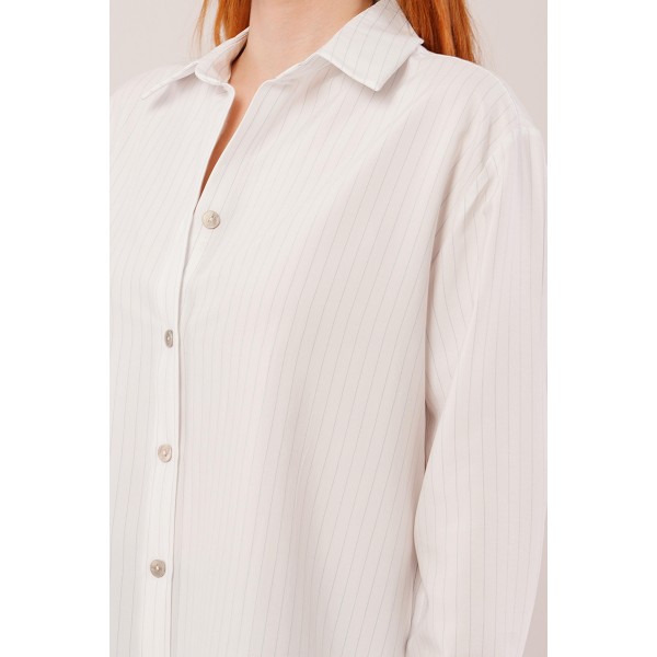 İnce Çizgi Detaylı Beyaz Gömlek