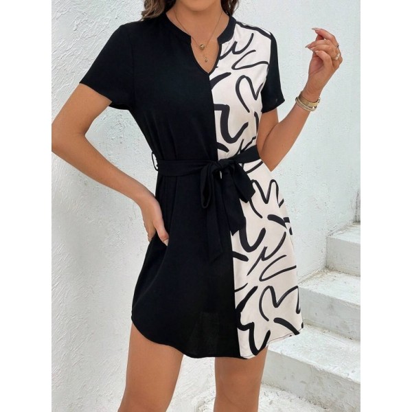Kadın Kısa Kollu V Yakalı çift Renkli Desenli Beli Kuşaklı Atlas Elbise
