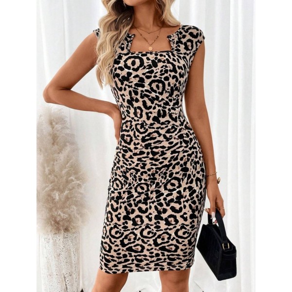 Kadın Kısa Kollu Kare Yakalı Leopar Desenli Dalgıç Elbise