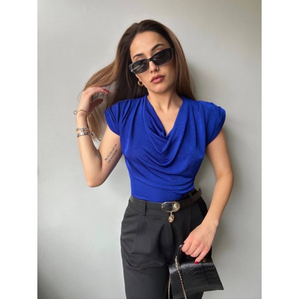 Kadın V Yaka Vatka Detay Kolsuz Dökümlü Bluz