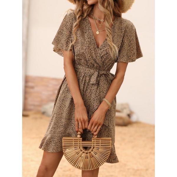 Kadın Kısa Kelebek Kollu Kruvaze Yakalı Belden Kuşaklı Kısa Desenli Süprem Elbise