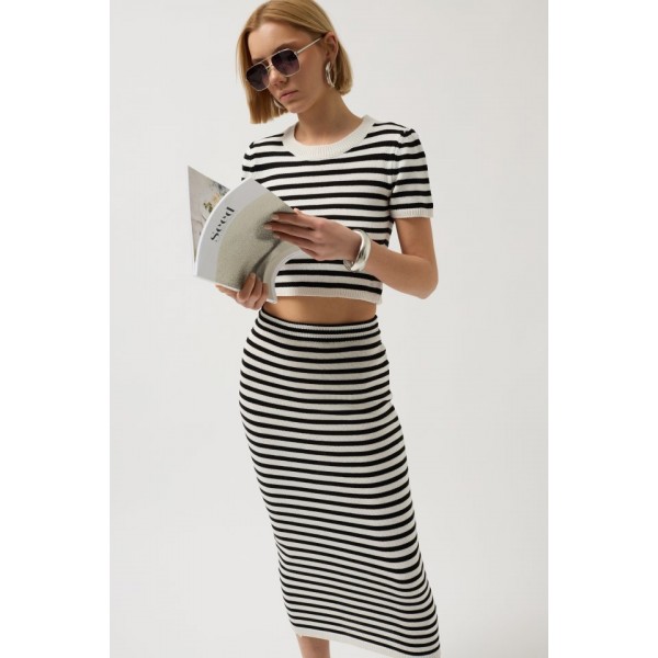 Çizgili Midi Dokulu Etek