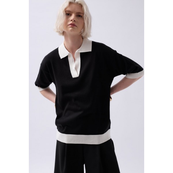 V Yaka Dokulu T-Shirt