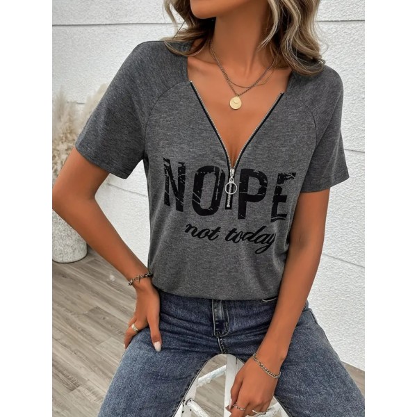Kadın Kısa Kollu önden Fermuarlı Yazı Baskılı Viskon Bluz
