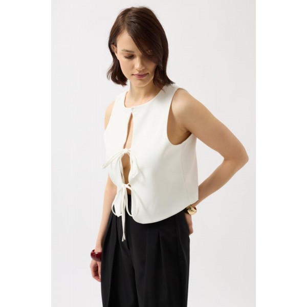 Bağcık Detay Dekolte Bluz