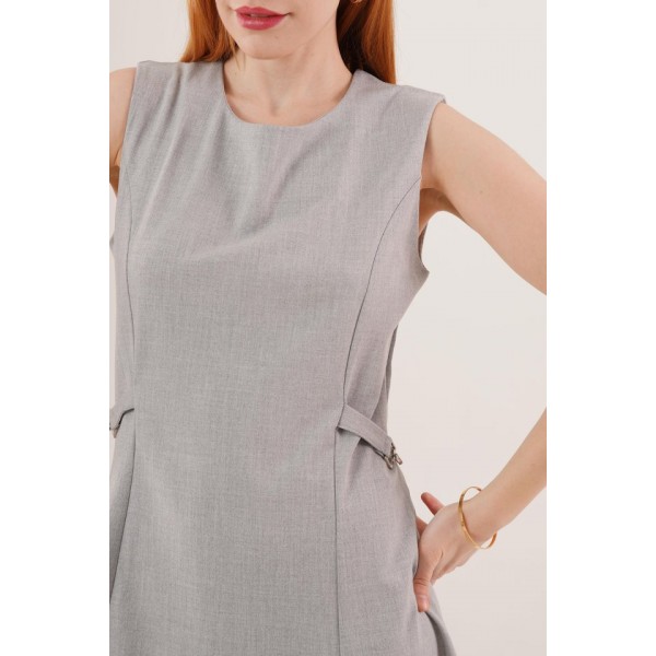 Yanları Zincir Detaylı Sıfır Kol Gri Mini Elbise