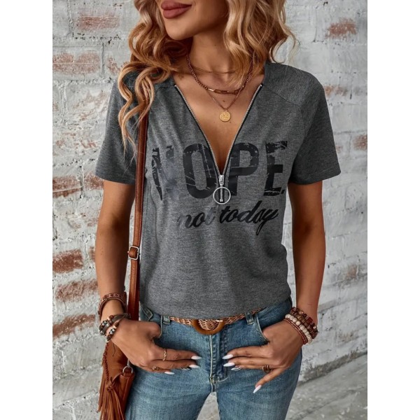 Kadın Kısa Kollu önden Fermuarlı Yazı Baskılı Viskon Bluz