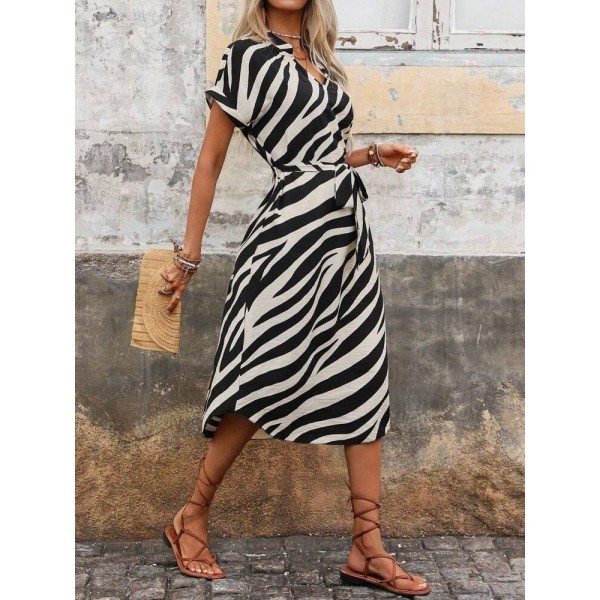 Kadın Kısa Kollu V Hakim Yakalı Zebra Desenli Midi Süprem Elbise