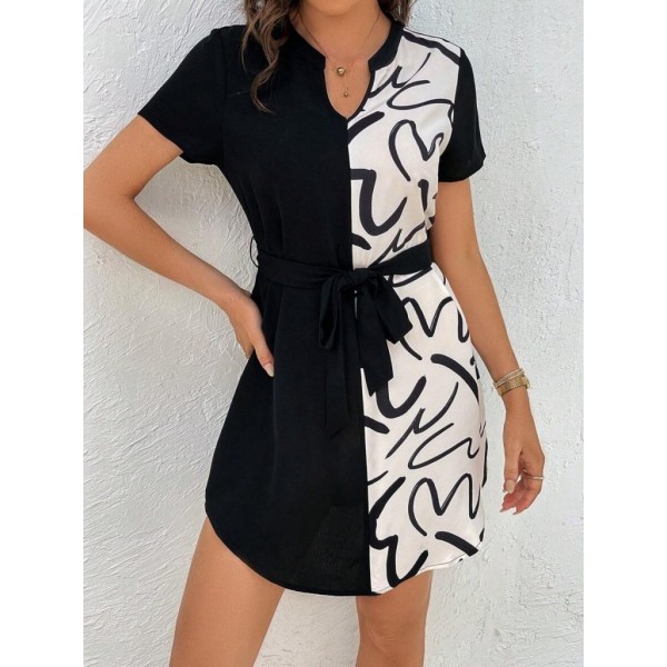 Kadın Kısa Kollu V Yakalı çift Renkli Desenli Beli Kuşaklı Atlas Elbise