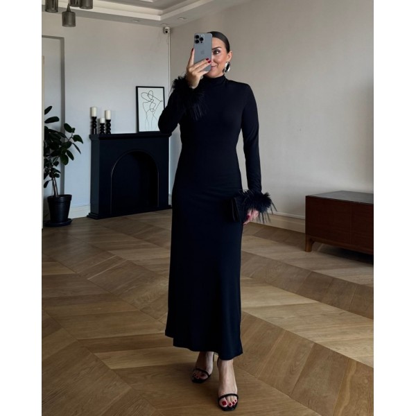 Kadın Uzun Kollu Balıkçı Yaka Kol Ağzı Tüy Detaylı Uzun Krep Elbise