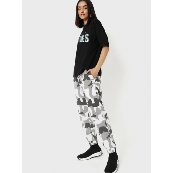 https://percdn.com/f/499569/bzR6YWFtNG0vcUp3ZXk4Z0hzWnBhZlJiYmNBPQ/p/kadin-baskili-oversize-t-shirt-siyah-32492472-sw540sh720.png