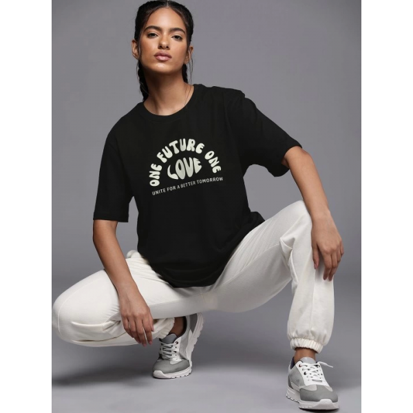 https://percdn.com/f/499569/bzR6YWFtNG0vcUp3ZXk4Z0hzWnBhZlJiYmNBPQ/p/kadin-baskili-oversize-t-shirt-siyah-81681361-sw540sh720.png
