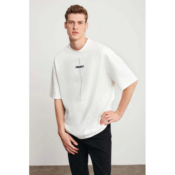 https://percdn.com/f/499569/bzR6YWFtNG0vcUp3ZXk4Z0hzWnBhZlJiYmNBPQ/p/unisex-baskili-oversize-t-shirt-beyaz-62357437-sw853sh1280.png