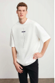 https://percdn.com/f/499569/bzR6YWFtNG0vcUp3ZXk4Z0hzWnBhZlJiYmNBPQ/p/unisex-baskili-oversize-t-shirt-beyaz-62357437-sw853sh1280.png