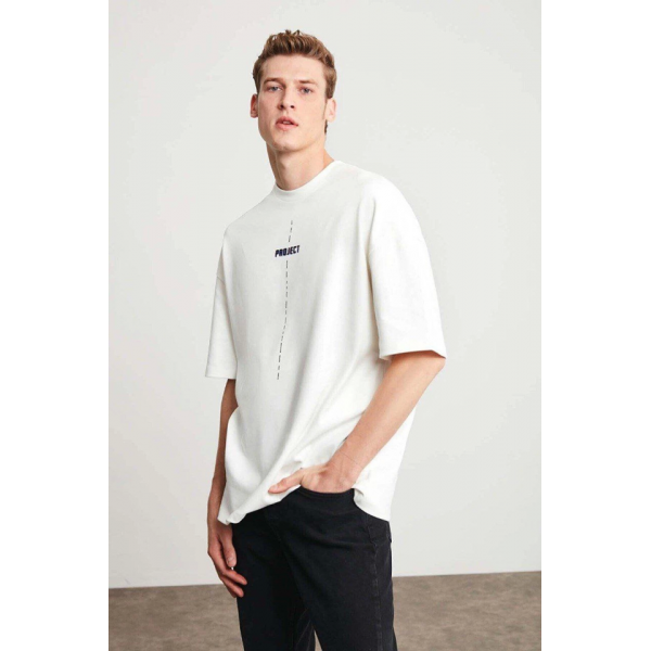 https://percdn.com/f/499569/bzR6YWFtNG0vcUp3ZXk4Z0hzWnBhZlJiYmNBPQ/p/unisex-baskili-oversize-t-shirt-beyaz-62357437-sw853sh1280.png