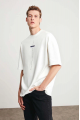 https://percdn.com/f/499569/bzR6YWFtNG0vcUp3ZXk4Z0hzWnBhZlJiYmNBPQ/p/unisex-baskili-oversize-t-shirt-beyaz-62357437-sw853sh1280.png