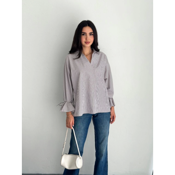 Arkası Asimetrik Yırtmaç Kesim Detaylı Cizgili Bluz Gömlek - Gri