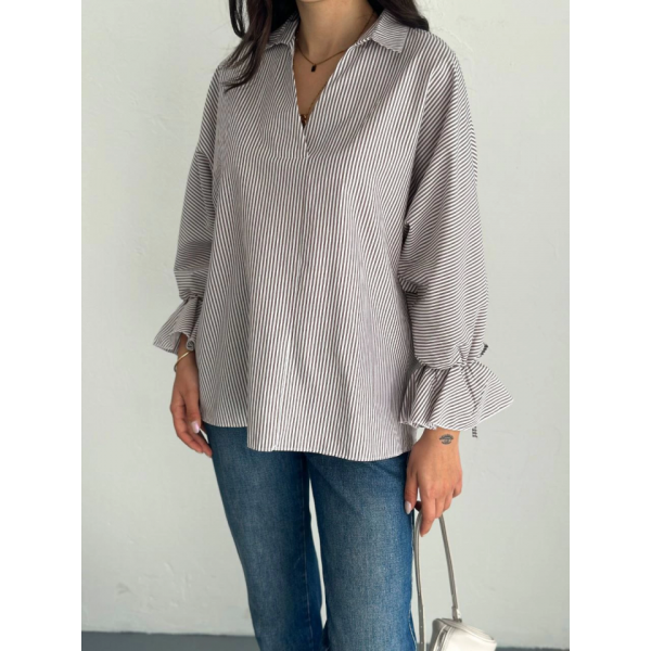 Arkası Asimetrik Yırtmaç Kesim Detaylı Cizgili Bluz Gömlek - Gri
