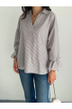 Arkası Asimetrik Yırtmaç Kesim Detaylı Cizgili Bluz Gömlek - Gri