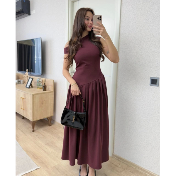 https://percdn.com/f/499569/bzR6YWFtNG0vcUp3ZXk4Z0hzWnBhZlJiYmNBPQ/p/asimetrik-dusuk-yaka-kolsuz-uzun-elbise-bordo-96622641-sw854sh1280.png