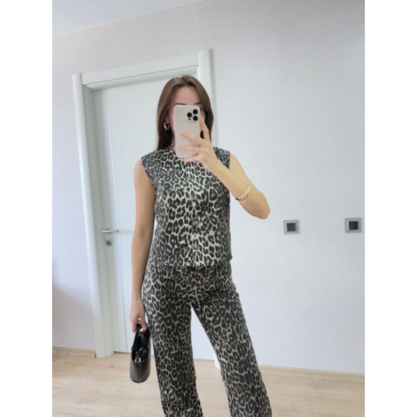 Leopar Desenli Düğmeli Bluzlu Pantolon İkili Takım -Leopar
