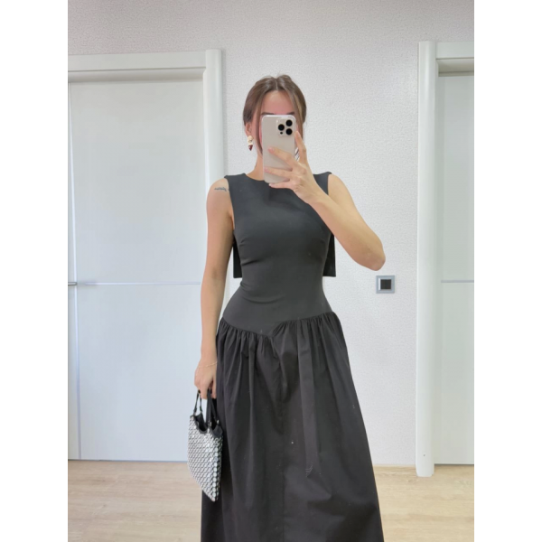 Arkası Kanatlı Uzun Elbise- Siyah