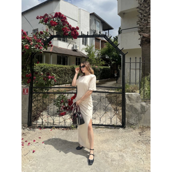 Kısa Kollu Uzun Yandan Yırtmaçlı Elbise - Beyaz